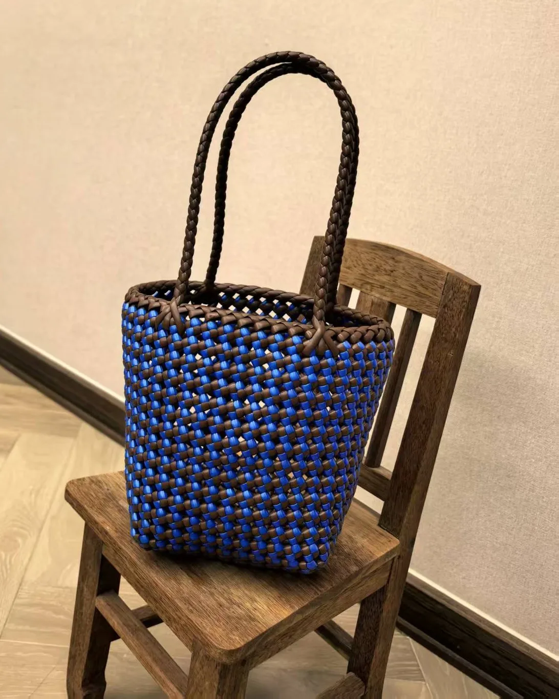 Sapphire Checker Bucket 宝蓝格纹桶包