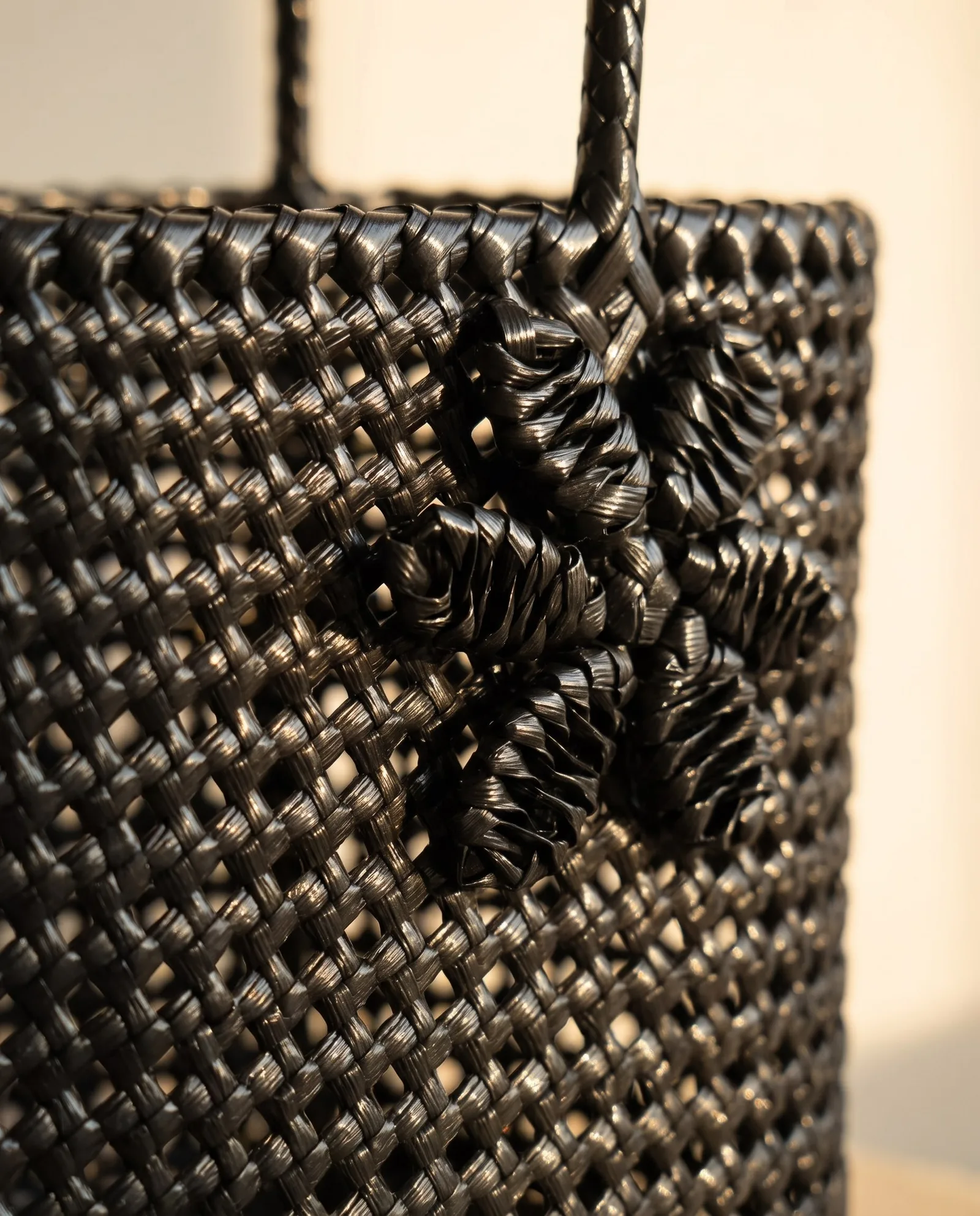 Ink Lattice Tote 墨黑镂空托特